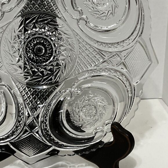 Vtg US Glass Buzz Saw in Parenthesis Victoria Daisy & Scroll Clear Plate 10.5” - Picture 4 of 5